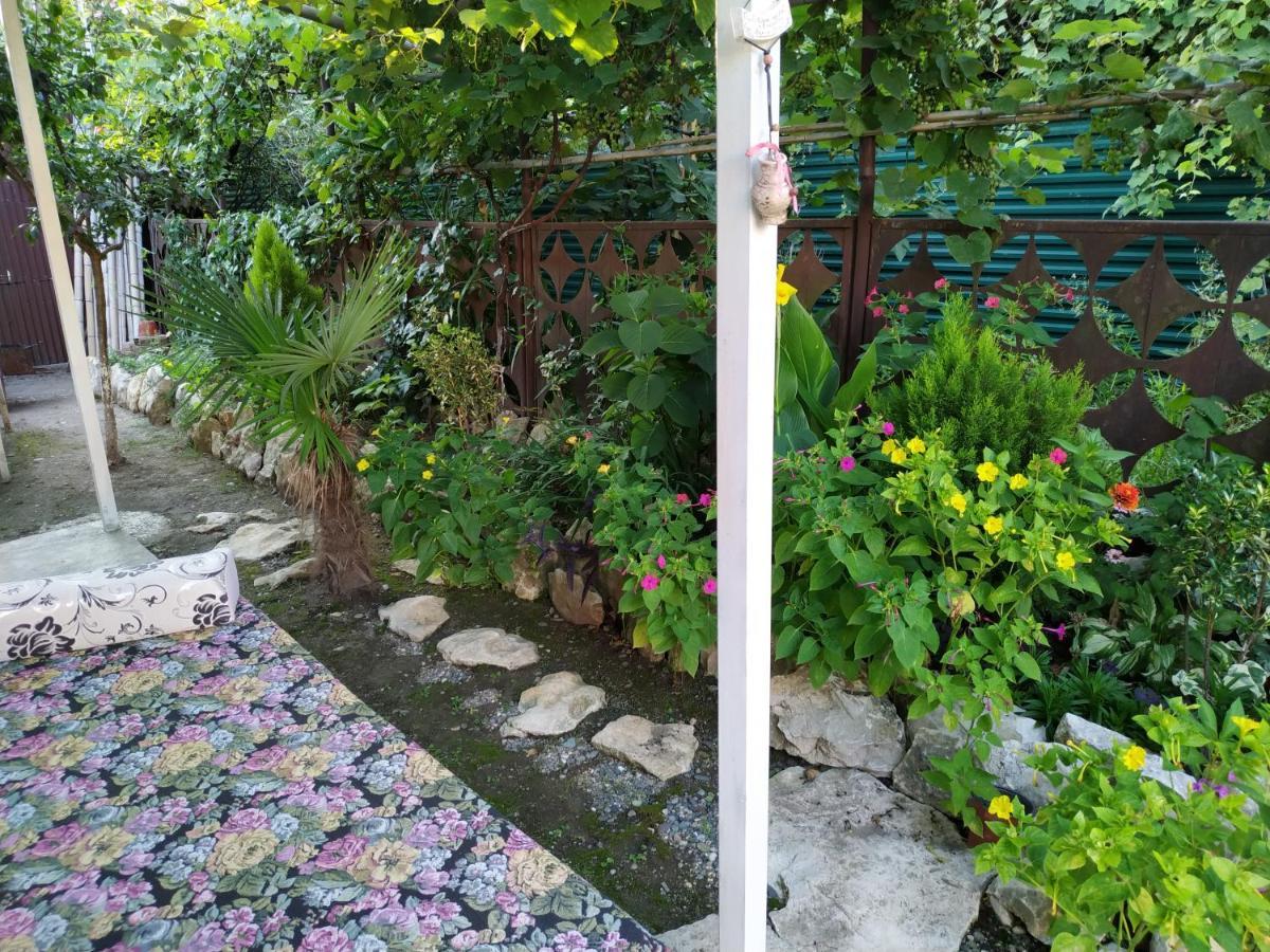 Guest House On Shakirbay 11 Σουχούμι Εξωτερικό φωτογραφία