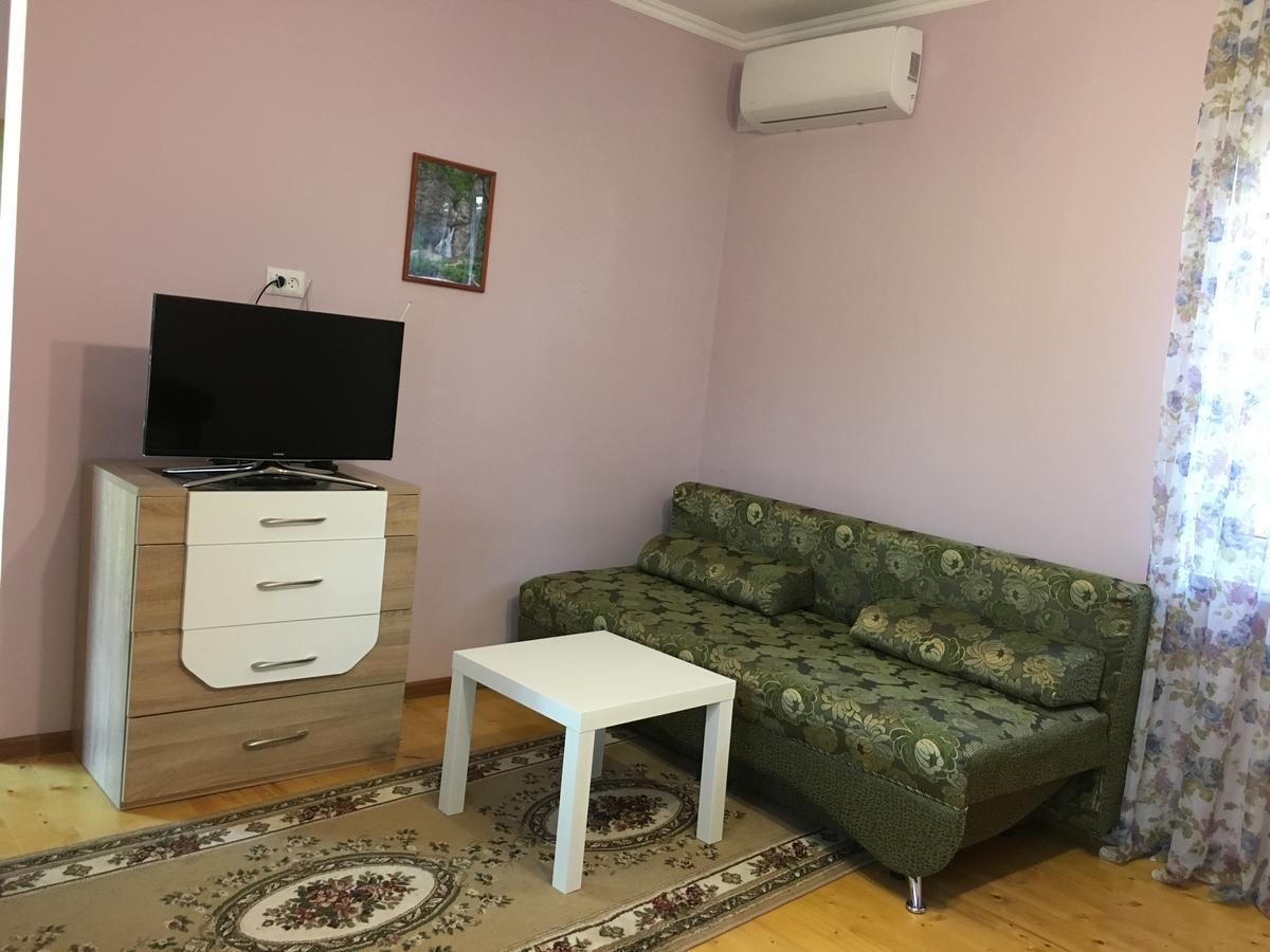 Guest House On Shakirbay 11 Σουχούμι Εξωτερικό φωτογραφία